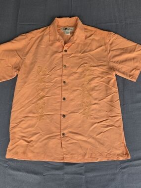 Joe Marlin men’s tropical/resort-style button-up shirt.